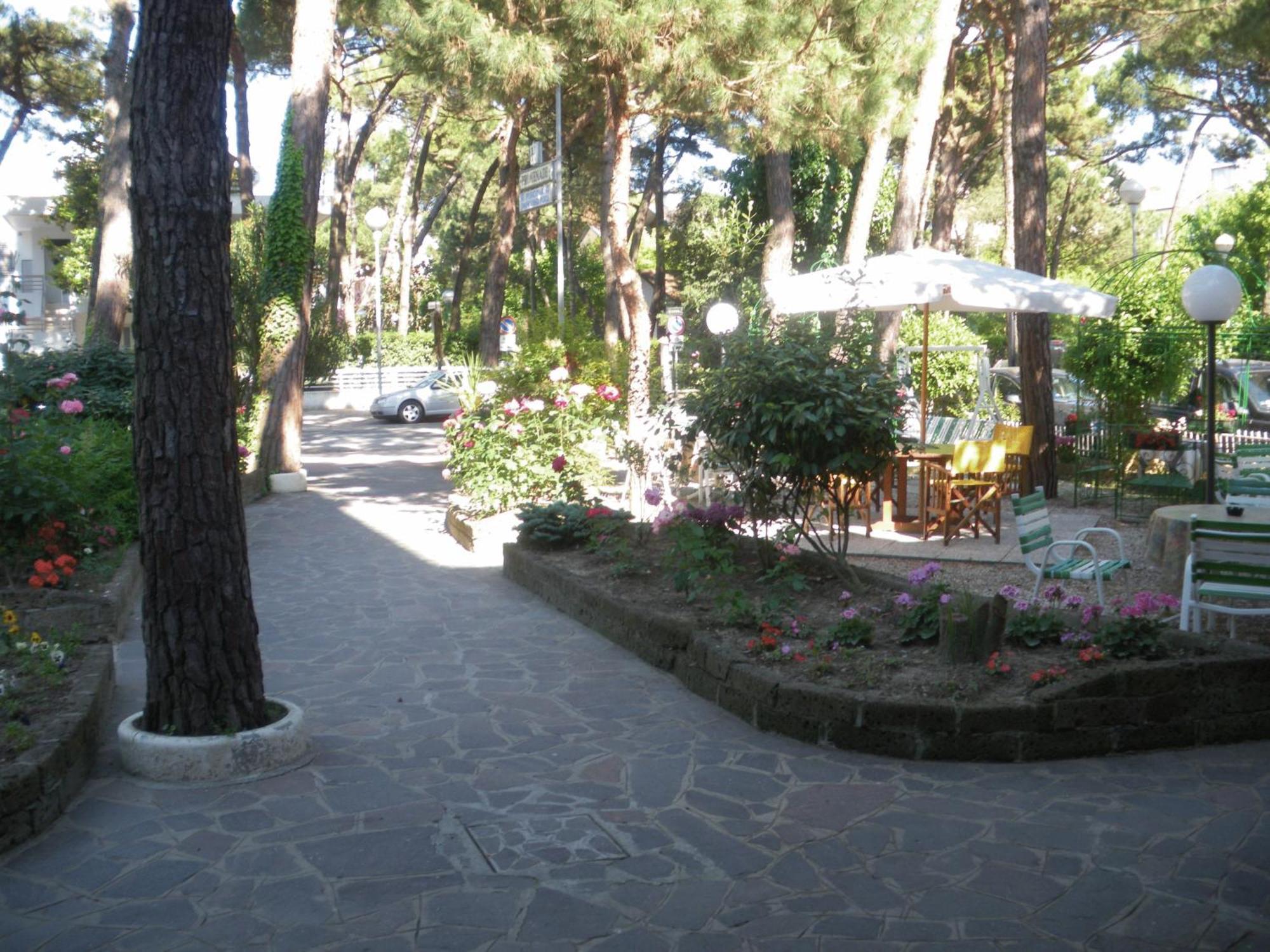 B&B Promenade Hotel Simple ミラノ・マリッティマ エクステリア 写真