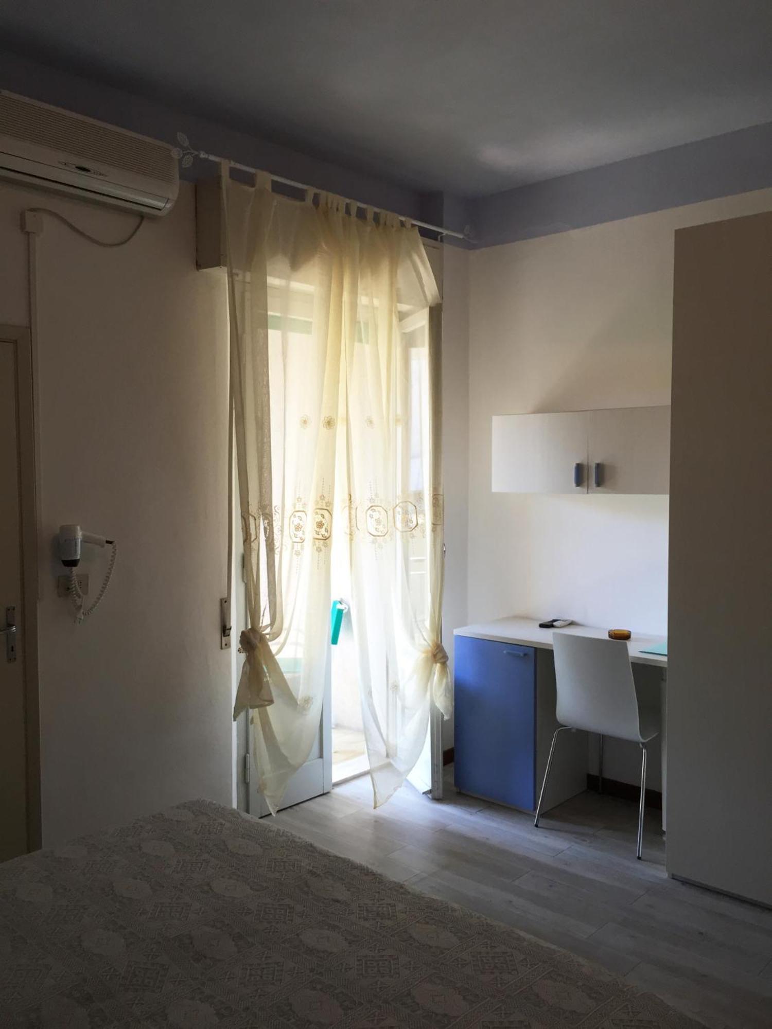 B&B Promenade Hotel Simple ミラノ・マリッティマ 部屋 写真
