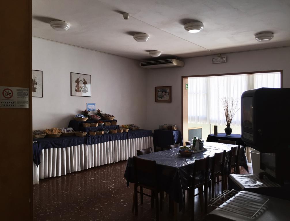 B&B Promenade Hotel Simple ミラノ・マリッティマ エクステリア 写真