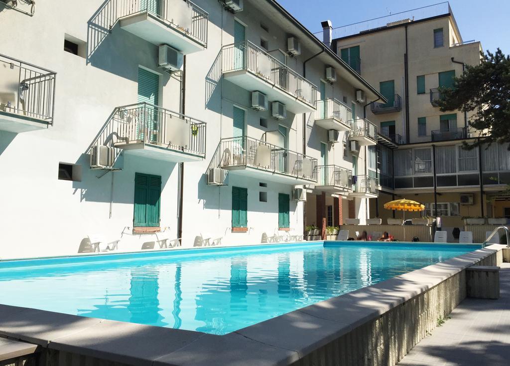 B&B Promenade Hotel Simple ミラノ・マリッティマ エクステリア 写真