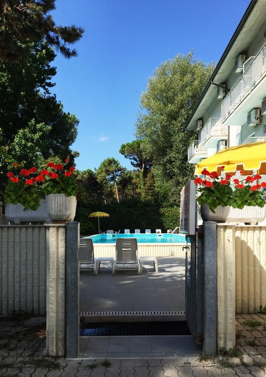 B&B Promenade Hotel Simple ミラノ・マリッティマ エクステリア 写真